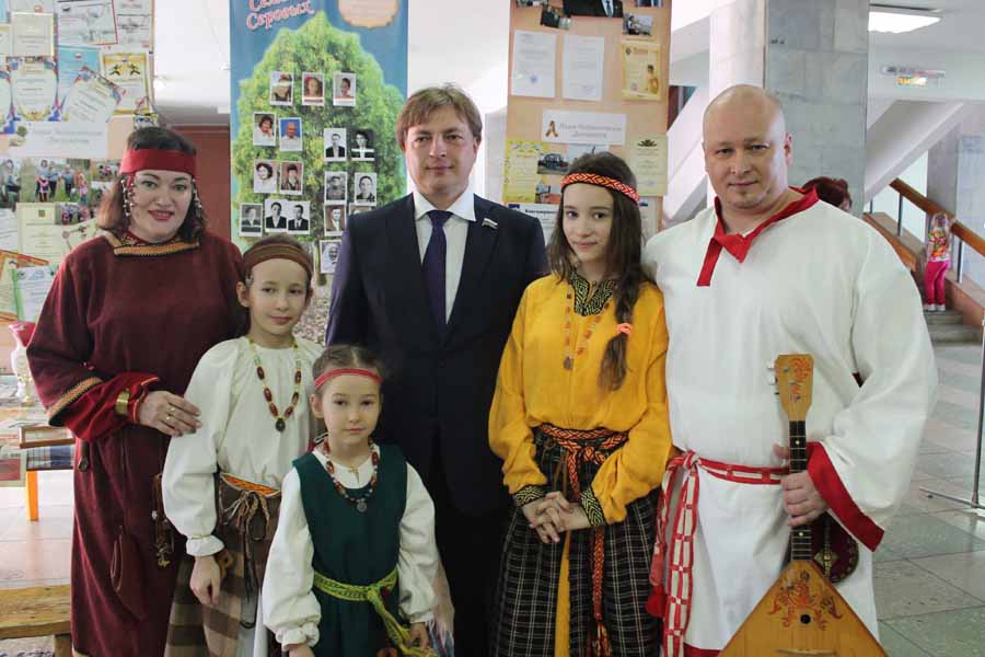 Александр Стрельников поздравил призеров конкурса «Успешная семья – 2015»