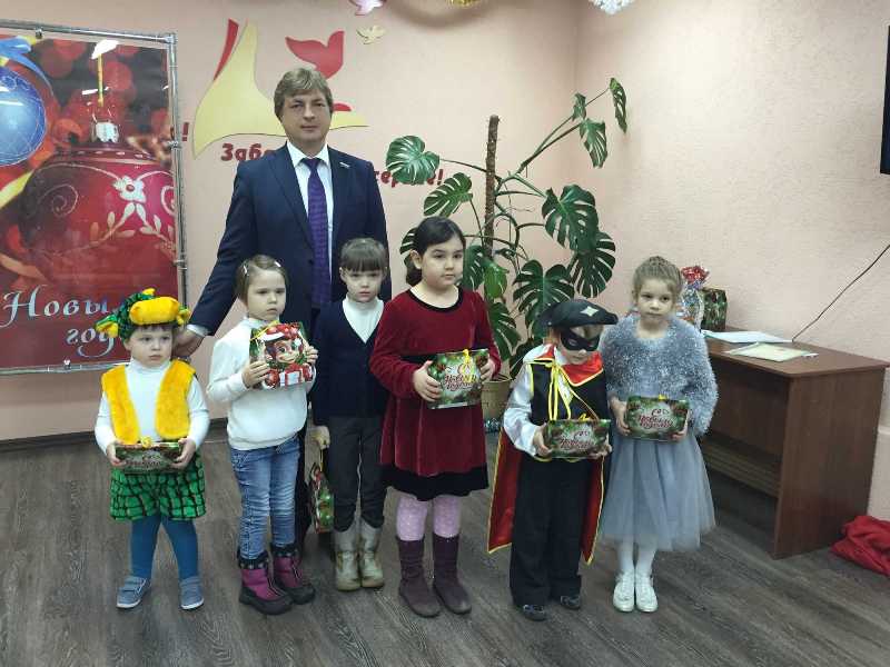 При поддержке депутата Александра Стрельникова состоялся новогодний праздник для детей
